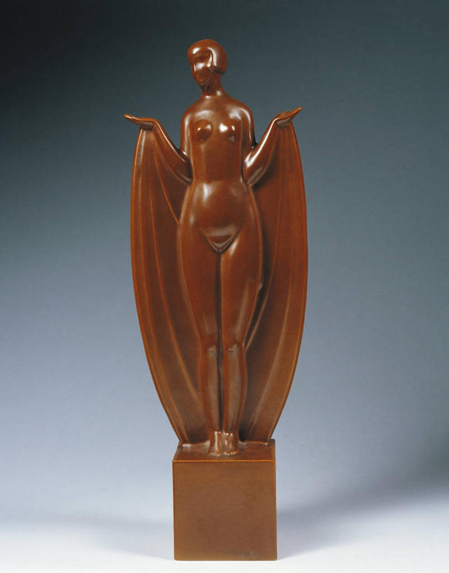 裸体,无人,竖图,雕塑,灰色背景,艺术,装饰,雕刻,雕像,褐色,陶瓷制品,一个,灰色,工艺品,毛巾,摄影,单个,纪念,美术,主题,陈列,功能,美学,美术工艺,彩图,影棚拍摄,浴衣