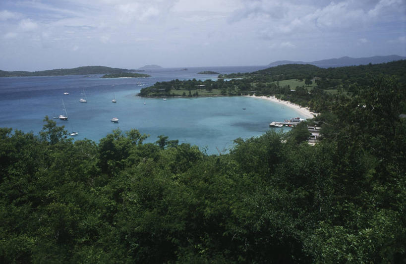 帆船,无人,横图,俯视,室外,白天,海洋,森林,船,加勒比海,地平线,海岸线,海湾,交通工具,南美,摄影,航海,宁静,南美洲,气候,热带气候,国家公园,拉丁美洲,载具,美洲,维京群岛,亚美利加洲,南亚美利加洲,处女群岛,维尔京群岛,彩图,高角度拍摄,圣约翰