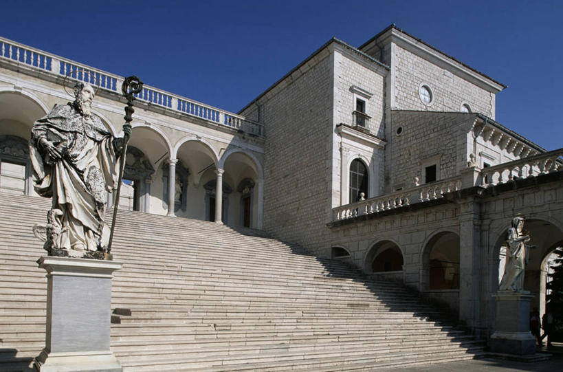 无人,横图,室外,白天,仰视,楼梯,建筑,意大利,标志,雕像,符号,历史,标识,摄影,宁静,意大利文化,拉奇奥,万里无云,性别符号,使徒,美术工艺,彩图,低角度拍摄,男性符号