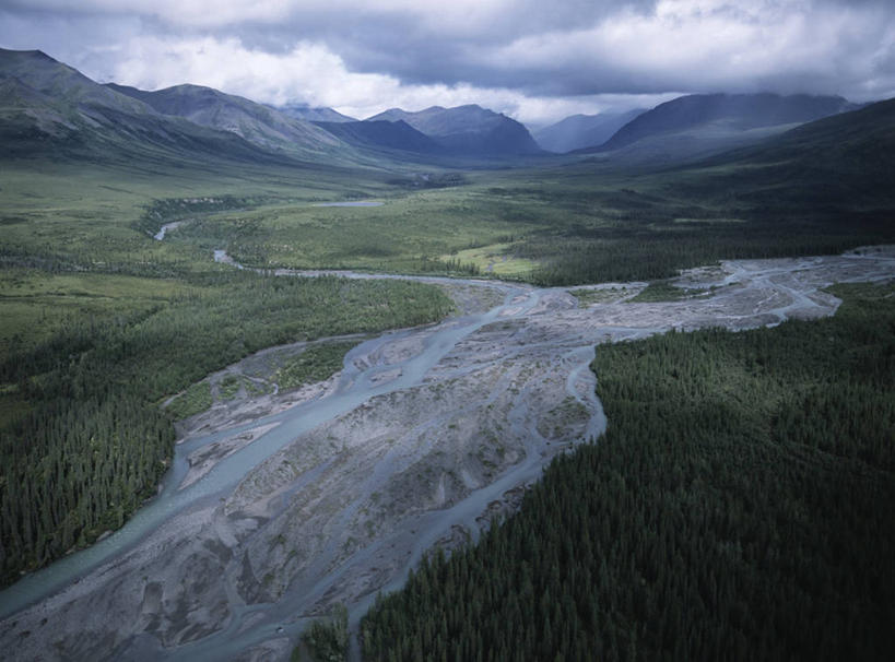 无人,横图,俯视,室外,白天,旅游,度假,河流,美景,山,山脉,美国,地平线,地形,景观,云,辽阔,地面,山谷,娱乐,风景,自然,享受,休闲,广阔,景色,放松,摄影,宁静,一望无际,国家公园,自然风光,延伸,阿拉斯加,天地相交,无边无际,一马平川,北极之门国家公园,自然地理,彩图,高角度拍摄