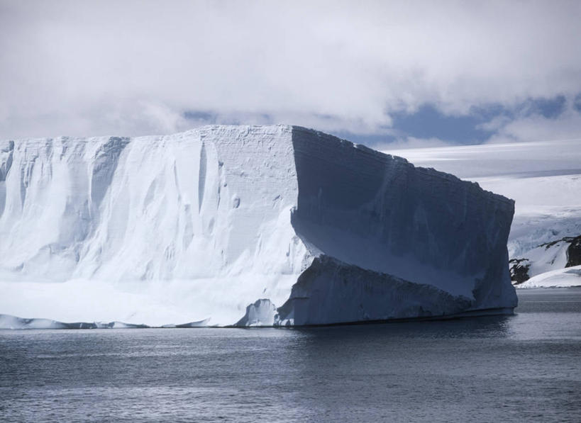 无人,横图,室外,白天,旅游,度假,冰山,海洋,美景,漂浮,地平线,海岸线,景观,水平线,云,娱乐,风景,自然,享受,休闲,景色,放松,寒冷,摄影,气象,宁静,气候,自然风光,南极洲,乔治王岛,自然地理,彩图,南冰洋