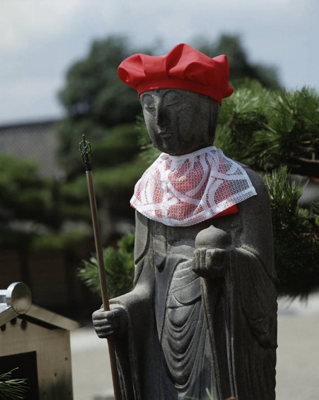 无人,竖图,室外,白天,日本,节日,雕像,拿着,历史,文化,祈祷,健康,许愿,摄影,宗教,信仰,盾,京都府,纪念,神道,祈求,贝雷帽,矛,神道教,美术工艺,平安,彩图