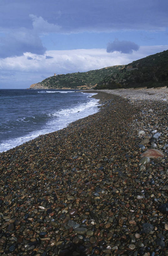 无人,竖图,室外,白天,旅游,度假,海浪,海洋,美景,意大利,地平线,地形,海岸线,河岸,景观,水平线,海湾,娱乐,天空,自然,享受,休闲,鹅卵石,景色,放松,摄影,宁静,自然风光,卡利亚里,撒丁岛,自然地理,海滩,彩图