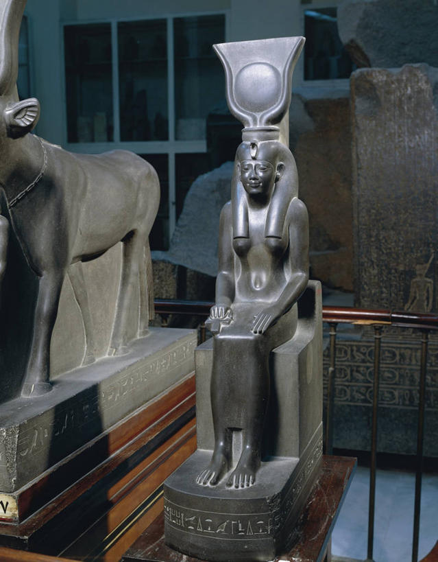 无人,坐,竖图,室内,雕塑,神话,雕像,头饰,历史,文化,古代,两个,摄影,宗教,传说,母牛,王座,古埃及文明,古代文明,灵性,母性之神,生育之神,埃及神话,伊希斯,王冠,彩图,传统服装,传统文化,过去