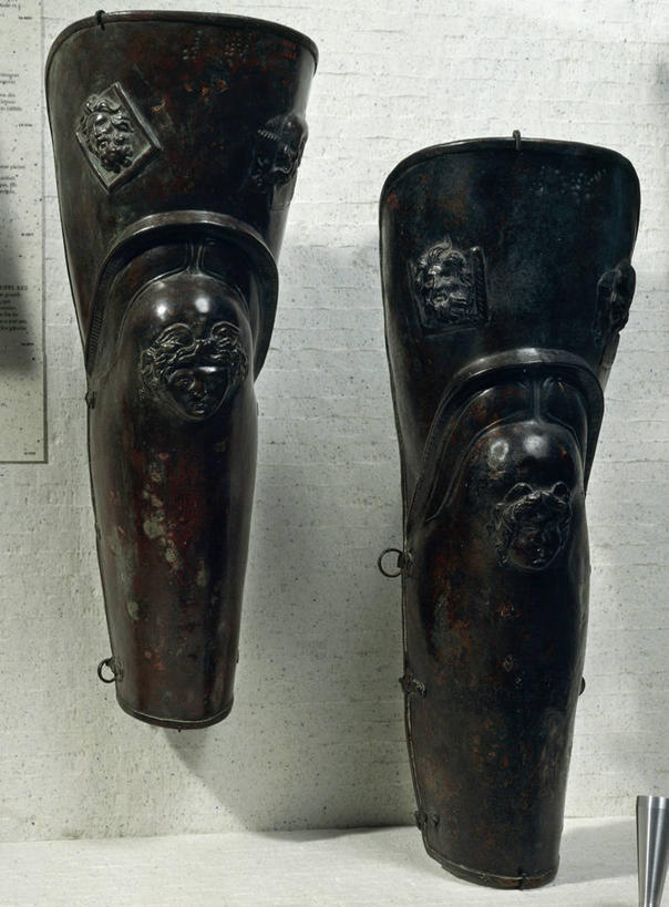 无人,竖图,室内,特写,安全,盔甲,防护,一对,历史,两个,摄影,保护,部分,保险,防御,青铜,铠甲,防具,防卫,古代文明,古代史,美术工艺,平安,彩图,甲胄