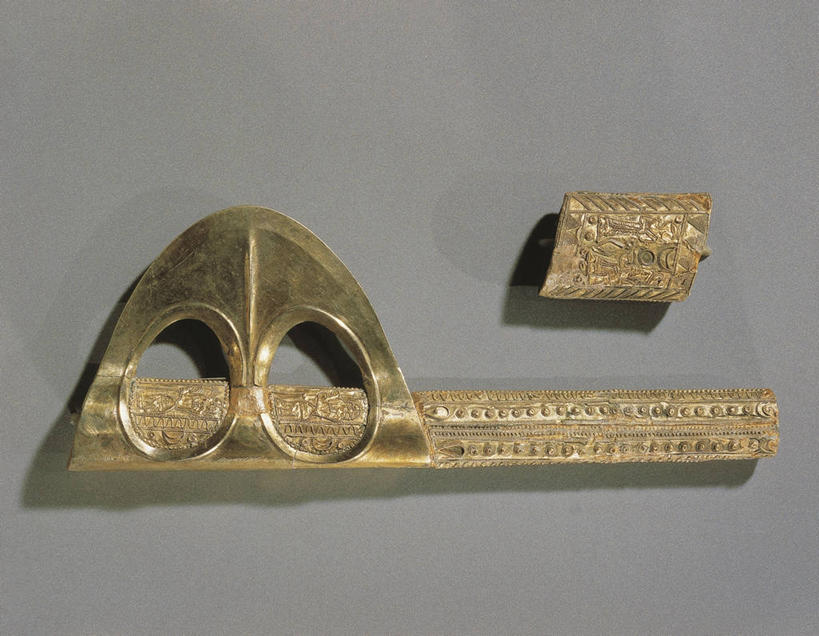 无人,横图,特写,灰色背景,历史,黄金,两个,灰色,财富,摄影,部分,手工具,古代文明,式样,彩图,影棚拍摄,斧