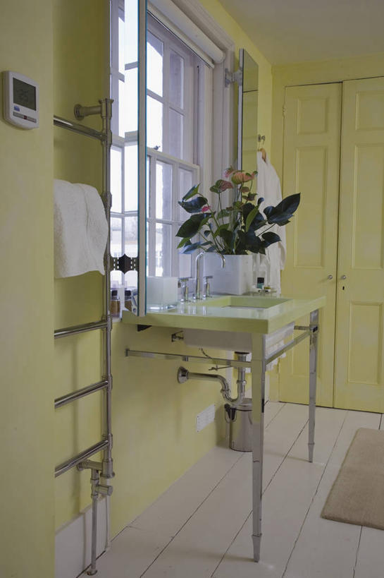 无人,竖图,室内,白天,地板,浴室,水槽,墙,热,现代,英格兰,黄色,白色,毛巾,摄影,切尔滕汉姆,彩图,散热器