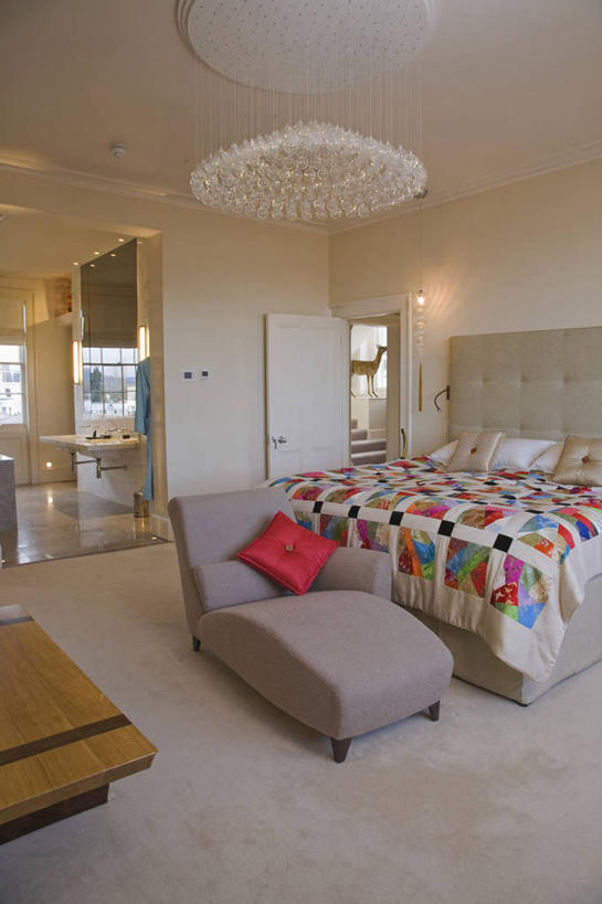 无人,竖图,彩色,室内,白天,床,卧室,水槽,现代,英格兰,摄影,五颜六色,色彩斑斓,水晶吊灯,五彩缤纷,五彩斑斓,式样,五光十色,切尔滕汉姆,彩图