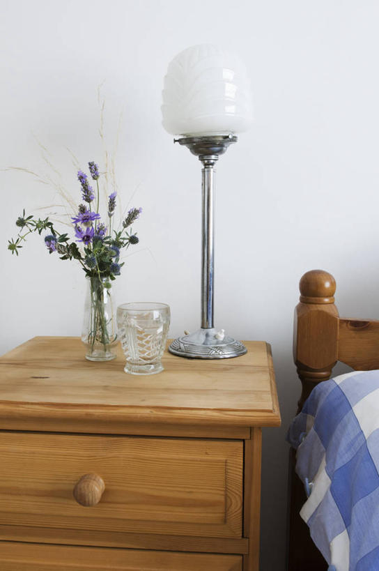 无人,竖图,室内,白天,卧室,松树,装饰,木制,首都,英格兰,灯,蓝色,白色,插花,摄影,松木,彩图