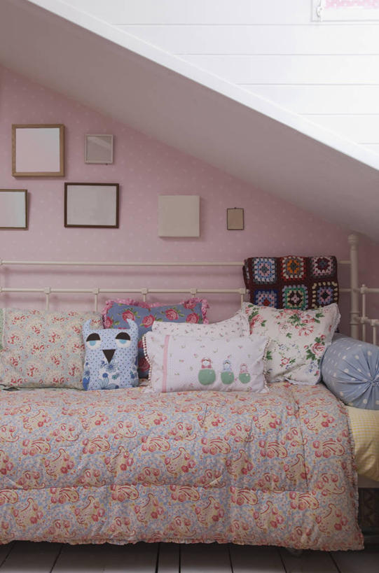 儿童,无人,横图,竖图,室内,白天,卧室,纺织品,花纹,墙,现代,英格兰,粉色,摄影,多样,软垫,式样,切尔滕汉姆,彩图