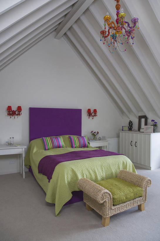 无人,竖图,彩色,室内,白天,床,卧室,躺椅,床上用品,现代,英格兰,绿色,紫色,摄影,五颜六色,色彩斑斓,柳条,五彩缤纷,五彩斑斓,五光十色,伍斯特郡,彩图