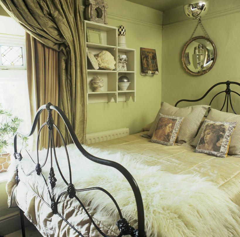 无人,横图,方图,室内,白天,窗帘,床,卧室,丝绸,墙,床上用品,英格兰,架子,绿色,容器,箱子,工具箱,摄影,储藏,储存,肌理,彩图,贮存,装裱,床架