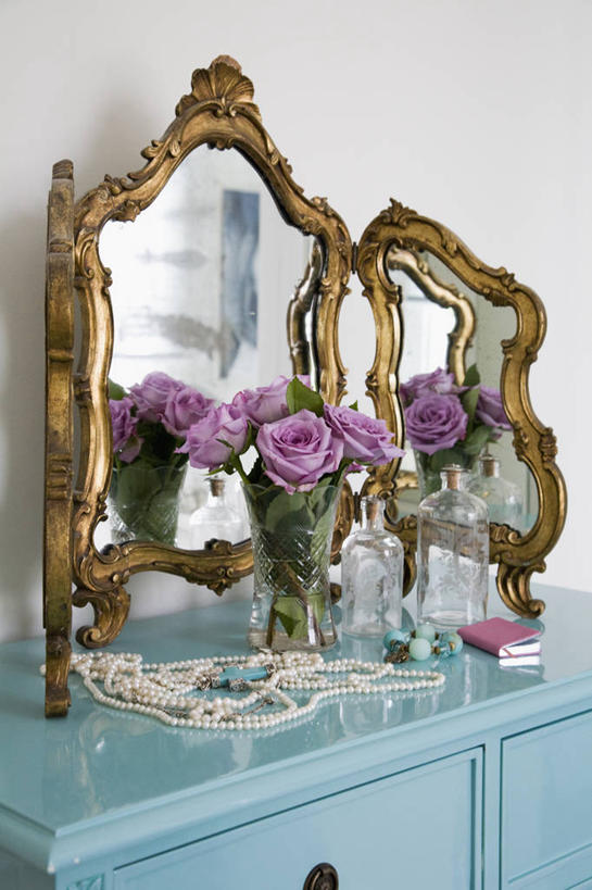 无人,竖图,室内,白天,镜子,卧室,玫瑰,花瓶,装饰,梳妆台,首都,现代,英格兰,粉色,插花,摄影,彩图