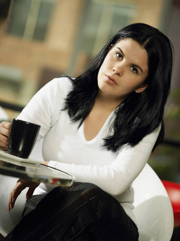 咖啡,西方人,成年人,头发,一个人,坐,竖图,室内,特写,白天,正面,家具,桌子,餐具,椅子,欧洲,欧洲人,仅一个年轻女性,仅一个女性,仅一个人,裤子,食品,咖啡杯,饮品,二郎腿,图像,杯,拿着,休闲装,饮食,座位,食物,饮料,衣服,黑色,茶碟,马克杯,概念,放松,摄影,可口,种族,近景,主题,肖像,视角,热饮,构图,适口,年轻女性,女人,女性,白种人,年轻人,长发,外衣,上装,休闲活动,彩图,咖啡馆,时空