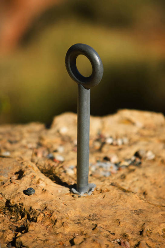 无人,竖图,室外,特写,白天,阴影,粗糙,金属,材料,图像,设备,物品,摄影,吊钩,人造,毛糙,构图,岩石,彩图,时空,粗拙,状态