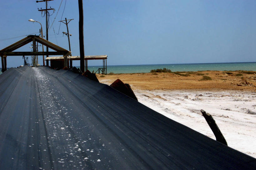 无人,工厂,横图,室外,白天,旅游,度假,美景,堆叠,地平线,地形,景观,辽阔,盐,地面,图像,娱乐,排列,蓝色,天空,自然,享受,休闲,广阔,景色,放松,工业,摄影,一望无际,传送带,自然风光,延伸,主题,动力设备,自然现象,工业建筑,万里无云,天地相交,构图,无边无际,一马平川,矿物质,彩图,制造厂,时空,生产工厂,输电塔