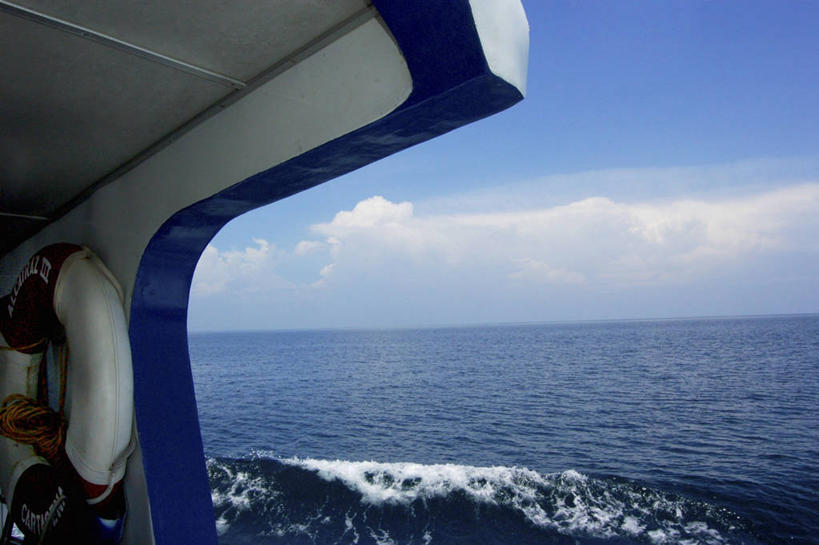 无人,横图,室外,特写,海洋,水,船,客轮,地平线,水平线,云,图像,蓝色,风景,天空,自然,运输,摄影,部分,人造,主题,自然现象,构图,救生艇,彩图,旅行,时空