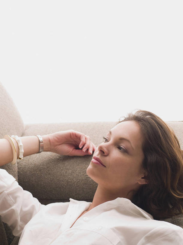 西方人,成年人,脸,头,脸颊,一个人,躺,竖图,室内,特写,留白,正面,衬衫,沙发,欧洲,美国,欧洲人,仅一个年轻女性,仅一个女性,仅一个人,休闲装,肩膀,休息,思考,放松,摄影,手镯,生活方式,北美,北美洲,加利福尼亚,美洲,加州,洛杉矶,加利福尼亚州,金州,黄金州,北亚美利加洲,亚美利加洲,天使之城,年轻女性,女人,女性,白种人,年轻人,头部,脸部,脸蛋,面部,仰卧,彩图,县治,洛杉矶县,美利坚合众国,洛城,哥伦比亚人