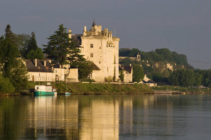 无人,家,横图,室外,白天,正面,旅游,度假,河流,水,标志建筑,地标,建筑,法国,欧洲,阴影,波纹,光线,影子,堡垒,城堡,房屋,屋子,河水,水流,涟漪,娱乐,建设,楼房,住宅,水纹,阳光,波浪,享受,休闲,旅游胜地,放松,西欧,要塞,法兰西,法兰西共和国,卢瓦尔河地区,水晕,法兰西第五共和国,卢瓦尔,卢瓦尔大区,卢瓦尔河大区,设防,曼恩.卢瓦尔省,彩图,房子,索米尔区,蒙特索罗