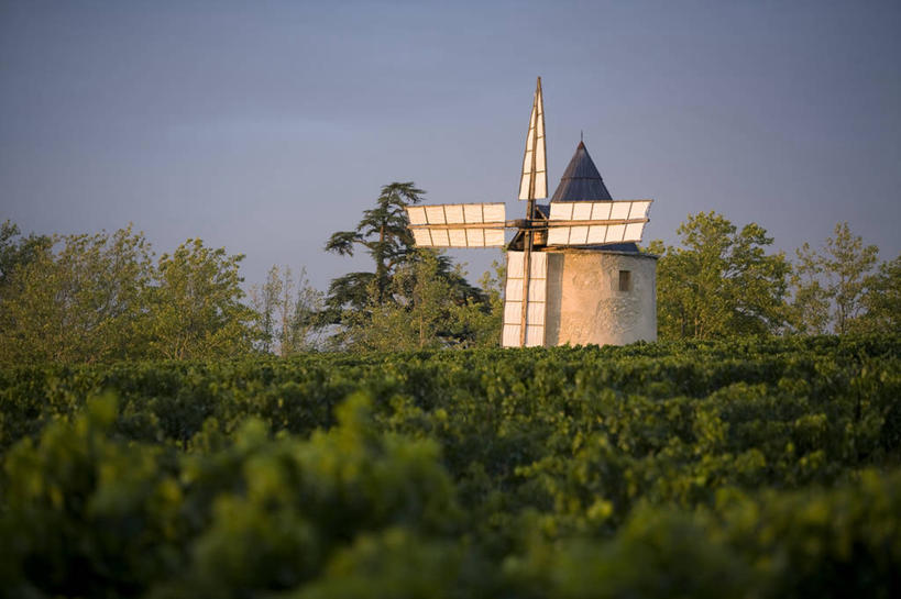 无人,横图,室外,白天,正面,旅游,度假,灌溉,草地,草坪,美景,树林,植物,风车,法国,欧洲,一座,环保,景观,娱乐,草,树,树木,绿色,天空,自然,天,享受,休闲,景色,放松,生长,能源,成长,回收,资源,浇灌,荷兰风车,西欧,沃克吕兹省,法兰西,自然风光,利用,低碳,循环,法兰西共和国,磨坊,法兰西第五共和国,持续,普罗旺斯.阿尔卑斯.蓝色海岸,普罗旺斯.阿尔卑斯.蓝色海岸大区,彩图,吕贝隆山区,阿普特,阿普特区,昂苏伊