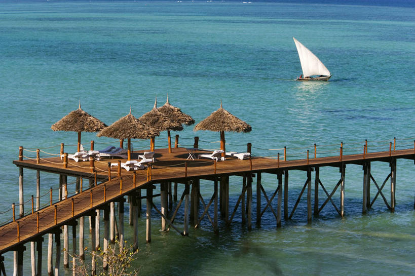 帆船,西方人,一个人,站,横图,室外,白天,正面,旅游,度假,海浪,海洋,美景,船,欧洲,非洲,坦桑尼亚,黑人,欧洲人,仅一个男性,仅一个人,握,阴影,服装,光线,木板,影子,景观,浪花,水平线,桥,辽阔,木桥,海平线,注视,休闲装,娱乐,栈桥,仅一个年轻男性,衣服,蓝色,蓝天,天空,阳光,自然,海水,交通工具,天,观察,看,站着,享受,休闲,广阔,休闲服,景色,放松,握着,服饰,晴朗,观看,人行桥,木板桥,一望无际,察看,关注,自然风光,载具,海景,万里无云,东非,桑给巴尔,坦桑尼亚联合共和国,占吉巴,无边无际,一马平川,奔巴岛,男人,男性,年轻男性,非洲人,大海,风浪,海,海水的波动,近岸浪,涌浪,晴空,晴空万里,站立,彩图,全身,水天相接,水天一线