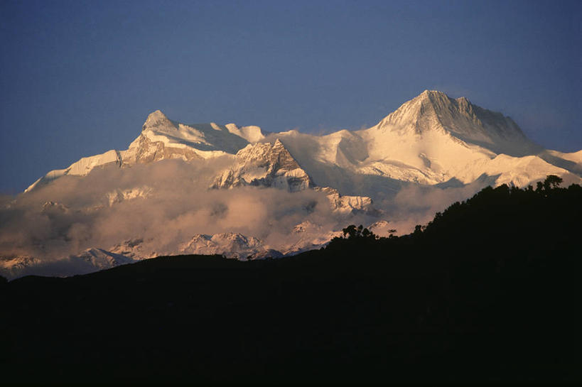 无人,横图,室外,白天,正面,旅游,度假,美景,山,雪,雪山,植物,大雪,尼泊尔,亚洲,阴影,光线,影子,冰,积雪,景观,山峰,雪景,冬季,冬天,山峦,娱乐,树,树木,蓝色,绿色,蓝天,天空,阳光,自然,天,享受,休闲,景色,放松,寒冷,生长,晴朗,成长,冰冷,自然风光,南亚,万里无云,尼泊尔王国,严寒,冰凉,酷寒,凛冽,凛凛,极冷,博卡拉,博克拉,晴空,晴空万里,彩图,甘达基专区,卡斯基县