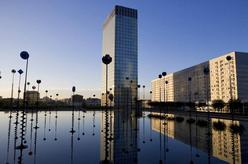 无人,家,高楼大厦,横图,室外,白天,正面,度假,美景,城市风光,城市,大厦,建筑,摩天大楼,雕塑,法国,欧洲,阴影,艺术,装饰,光线,雕刻,雕像,影子,房屋,屋子,景观,公寓,娱乐,建设,洋房,楼房,住宅,蓝色,倒影,蓝天,天空,阳光,工艺品,天,享受,休闲,景色,放松,晴朗,纪念,美术,倒映,西欧,法兰西,主题,陈列,万里无云,法兰西共和国,功能,美学,法兰西第五共和国,拉德芳斯,法兰西岛,反照,法兰西岛大区,上塞纳省,晴空,晴空万里,彩图,房子,大楼,高层建筑,高楼,摩天楼