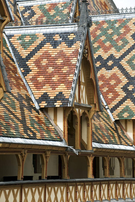 无人,家,竖图,室外,白天,正面,旅游,度假,建材,标志建筑,地标,建筑,法国,欧洲,装饰,材料,瓷砖,瓦片,房屋,屋顶,屋子,顶棚,瓦,娱乐,建设,楼房,墙砖,住宅,享受,休闲,旅游胜地,放松,建造,华丽,修饰,点缀,勃艮第,西欧,法兰西,屋瓦,法兰西共和国,衬托,美观,雅致,雅观,法兰西第五共和国,勃艮第大区,科多尔省,彩图,房子,墙面砖