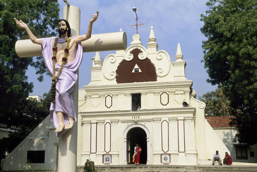 东方人,四个人,站,坐,横图,室外,白天,正面,旅游,度假,名胜古迹,植物,标志建筑,地标,建筑,雕塑,印度,亚洲,行人,游客,游人,阴影,服装,遗迹,艺术,装饰,光线,雕刻,雕像,影子,云,云朵,云彩,休闲装,黄种人,古迹,文物,娱乐,建设,古建筑,路人,旅客,树,树木,衣服,蓝色,绿色,白云,蓝天,天空,阳光,自然,工艺品,天,站着,享受,休闲,休闲服,旅游胜地,放松,服饰,生长,晴朗,成长,纪念,美术,主题,南亚,陈列,古文明,焦糖,一尊,首府,印度共和国,功能,美学,泰米尔纳德邦,泰米尔纳德,过客,金奈,马德拉斯,男人,男性,年轻男性,年轻女性,女人,女性,亚洲人,晴空,站立,坐着,彩图,全身,食品添加剂,添加剂,酱色,焦糖色,着色剂