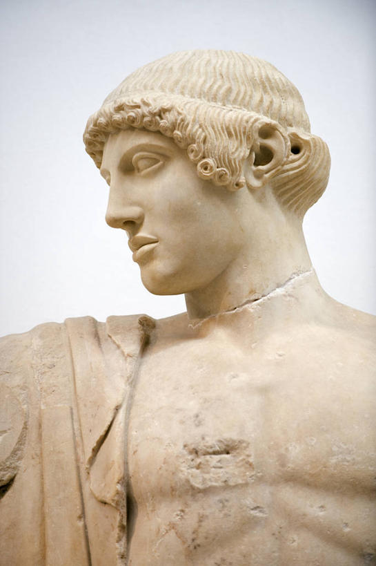 西方人,一个人,无人,博物馆,竖图,室内,白天,正面,雕塑,希腊,欧洲,欧洲人,仅一个男性,仅一个人,仅一个中年男性,神话,研究,艺术,装饰,医药,雕刻,雕像,教育,音乐,扭头,工艺品,转头,纪念,青春,展览,美术,欣赏,主题,传说,陈列,希腊神话,畜牧,希腊共和国,一尊,功能,美学,光明,阿波罗,医神,福玻斯,光明之神,太阳神,预言之神,保护神,神祗,典藏,伯罗奔尼撒,伯罗奔尼撒半岛,男人,男性,中年男性,白种人,半身,彩图