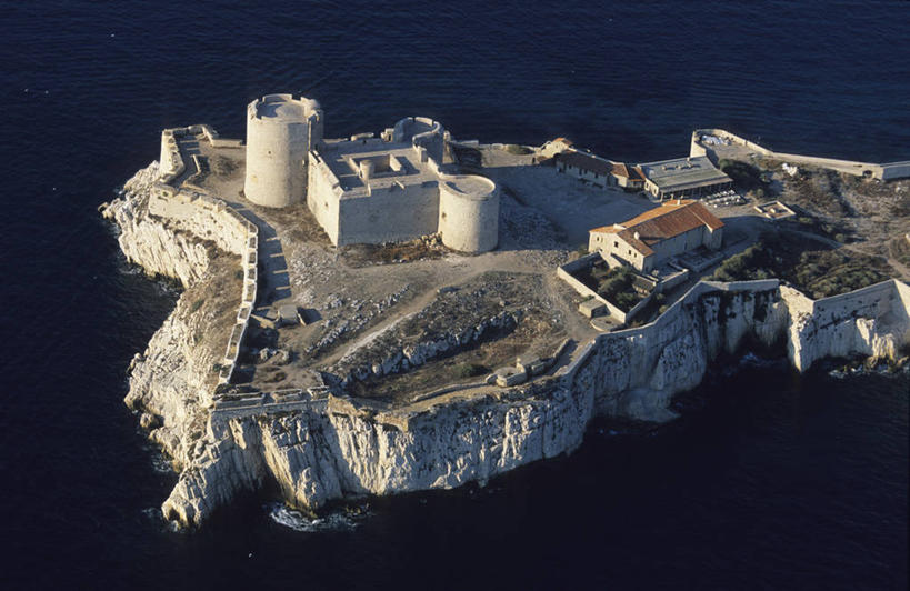 无人,家,横图,俯视,航拍,室外,白天,旅游,度假,马赛,岛屿,海浪,海洋,名胜古迹,标志建筑,地标,建筑,法国,欧洲,阴影,遗迹,光线,影子,堡垒,城堡,房屋,屋子,岛,浪花,古迹,文物,娱乐,建设,古建筑,楼房,住宅,阳光,海水,享受,休闲,旅游胜地,放松,西欧,要塞,鸟瞰,法兰西,海景,古文明,法兰西共和国,首府,法兰西第五共和国,普罗旺斯.阿尔卑斯.蓝色海岸,普罗旺斯.阿尔卑斯.蓝色海岸大区,设防,罗讷河口省,罗讷河口,大海,风浪,海,海水的波动,近岸浪,列岛,群岛,涌浪,诸岛,彩图,高角度拍摄,房子,伊夫堡,伊夫岛