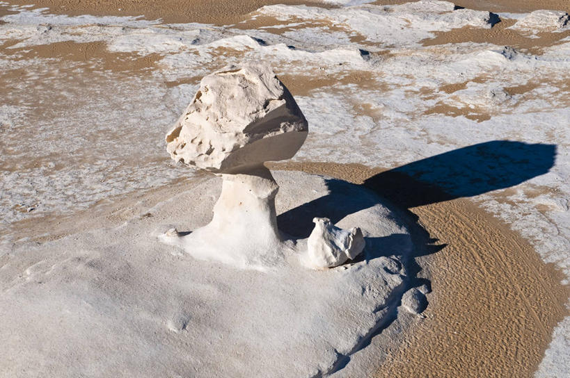 无人,横图,俯视,航拍,室外,白天,旅游,度假,石头,美景,沙漠,非洲,埃及,阴影,光线,石子,影子,景观,娱乐,阳光,自然,享受,休闲,景色,放松,鸟瞰,自然风光,阿拉伯埃及共和国,金字塔之国,棉花之国,阿非利加洲,石灰岩,撒哈拉沙漠,撒哈拉大沙漠,大漠,砂漠,石块,岩石,彩图,高角度拍摄,灰岩,碳酸盐岩,利比亚沙漠