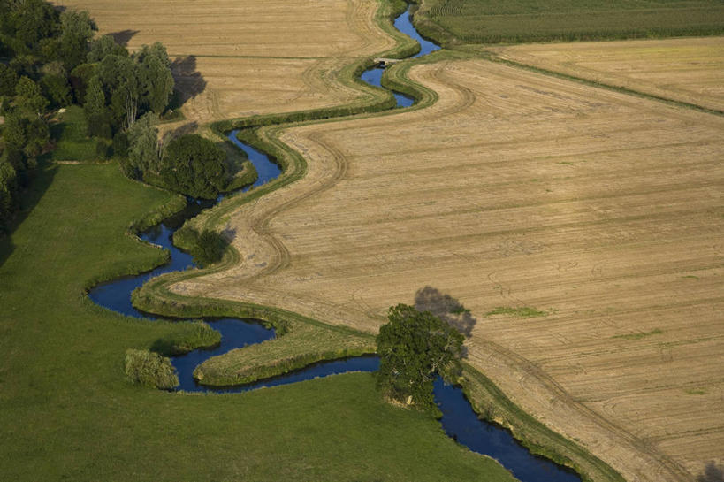 无人,横图,俯视,航拍,室外,白天,仰视,旅游,度假,草地,草坪,河流,美景,树林,水,植物,法国,欧洲,曲折,弯曲,河水,景观,水流,娱乐,草,树,树木,绿色,自然,享受,休闲,景色,放松,蜿蜒,生长,成长,西欧,鸟瞰,法兰西,自然风光,法兰西共和国,法兰西第五共和国,卢瓦尔.谢尔省,中央大区,彩图,低角度拍摄,高角度拍摄
