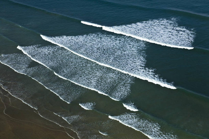 无人,横图,俯视,航拍,室外,白天,旅游,度假,海浪,海洋,美景,水,法国,欧洲,阴影,飞溅,溅,光线,液体,影子,景观,浪花,水滴,娱乐,水珠,阳光,自然,海水,享受,休闲,景色,放松,西欧,鸟瞰,喷洒,法兰西,自然风光,海景,法兰西共和国,法兰西第五共和国,普瓦图.夏朗德,普瓦图.夏朗德大区,滨海夏朗德省,大海,风浪,海,海水的波动,近岸浪,涌浪,彩图,高角度拍摄,奥莱龙岛,欧雷翁岛