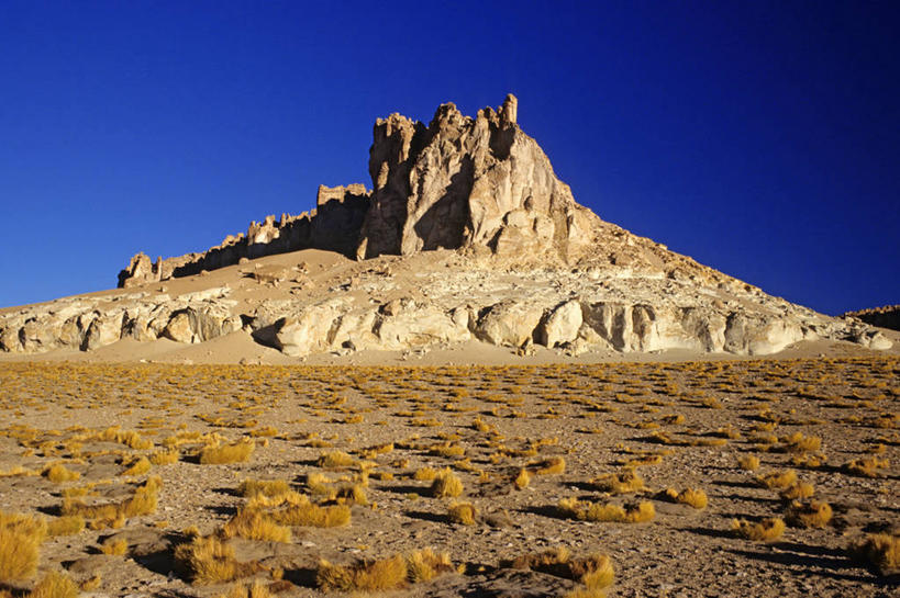 无人,横图,室外,白天,正面,旅游,度假,石头,美景,山,山脉,植物,智利,阴影,枯萎,光线,石子,影子,景观,山峰,枯草,山峦,娱乐,草,黄色,蓝色,蓝天,天空,阳光,自然,群山,天,享受,休闲,景色,南美,放松,晴朗,南美洲,拉丁美洲,自然风光,美洲,万里无云,亚美利加洲,南亚美利加洲,智利共和国,安第斯山脉,科迪勒拉山系,安托法加斯塔大区,褶皱山系,石块,岩石,晴空,晴空万里,彩图,洛阿省
