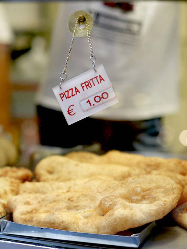 点心,面包,无人,商店,竖图,室内,特写,白天,正面,朦胧,模糊,英文,标签,标志,数字,文字,字符,字母,食品,面点,标识,商铺,食物,糕点,价格,阿拉伯数字,英文字母,市肆,商号,面包店,彩图,店铺