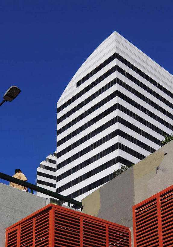 无人,宾馆,高楼大厦,竖图,室外,白天,仰视,度假,美景,城市风光,城市,大厦,建筑,酒店,摩天大楼,车站,委内瑞拉,阴影,光线,影子,景观,地铁站,站台,首都,娱乐,建设,月台,蓝色,蓝天,天空,阳光,天,享受,休闲,景色,南美,放松,晴朗,旅社,南美洲,拉丁美洲,美洲,万里无云,亚美利加洲,南亚美利加洲,加拉加斯,委内瑞拉玻利瓦尔共和国,晴空,晴空万里,彩图,低角度拍摄,大楼,高层建筑,高楼,客店,客栈,旅店,旅馆,摩天楼,商旅