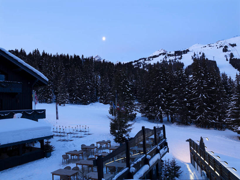 无人,餐厅,家,木屋,栏杆,横图,室外,夜晚,正面,旅游,度假,美景,森林,山,树林,雪,雪山,植物,大雪,法国,欧洲,冰,积雪,景观,山峰,雪景,月亮,冬季,冬天,围栏,山峦,月光,娱乐,护栏,住宅,树,树木,蓝色,绿色,蓝天,天空,自然,天,享受,休闲,景色,放松,寒冷,生长,成长,明亮,冰冷,西欧,法兰西,自然风光,法兰西共和国,法兰西第五共和国,严寒,皎洁,冰凉,酷寒,凛冽,凛凛,极冷,萨瓦省,彩图,餐馆,饭店,饭馆,茅舍,茅屋,棚屋,小木屋,小屋,罗讷.阿尔卑斯,罗讷.阿尔卑斯大区,高雪维尔,三峡谷,三峡谷滑雪场