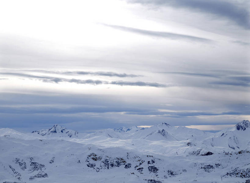 无人,横图,室外,白天,正面,旅游,度假,美景,山,雪,雪山,大雪,法国,欧洲,阴影,光线,影子,冰,积雪,景观,山峰,雪景,云,云朵,冬季,冬天,山峦,云彩,娱乐,蓝色,白云,蓝天,天空,阳光,自然,天,享受,休闲,景色,放松,寒冷,晴朗,冰冷,西欧,法兰西,自然风光,法兰西共和国,法兰西第五共和国,严寒,冰凉,酷寒,凛冽,凛凛,极冷,萨瓦省,晴空,彩图,罗讷.阿尔卑斯,罗讷.阿尔卑斯大区,高雪维尔,三峡谷,三峡谷滑雪场