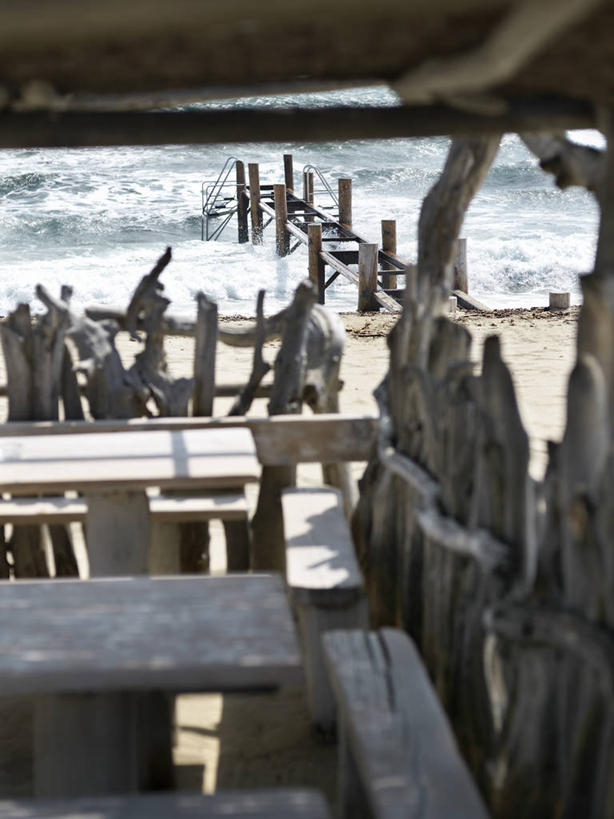 无人,栏杆,竖图,室外,白天,正面,旅游,度假,海浪,海洋,美景,沙滩,地板,法国,欧洲,阴影,光线,木板,沙子,影子,海岸,景观,浪花,围栏,桥,地面,木桥,沙地,娱乐,护栏,木地板,栈桥,阳光,自然,海水,享受,休闲,景色,放松,人行桥,木板桥,西欧,法兰西,自然风光,咖啡店,咖啡屋,海景,瓦尔省,法兰西共和国,法兰西第五共和国,普罗旺斯.阿尔卑斯.蓝色海岸,普罗旺斯.阿尔卑斯.蓝色海岸大区,瓦尔,圣特罗佩,大海,风浪,海,海水的波动,海滩,近岸浪,涌浪,彩图,咖啡馆