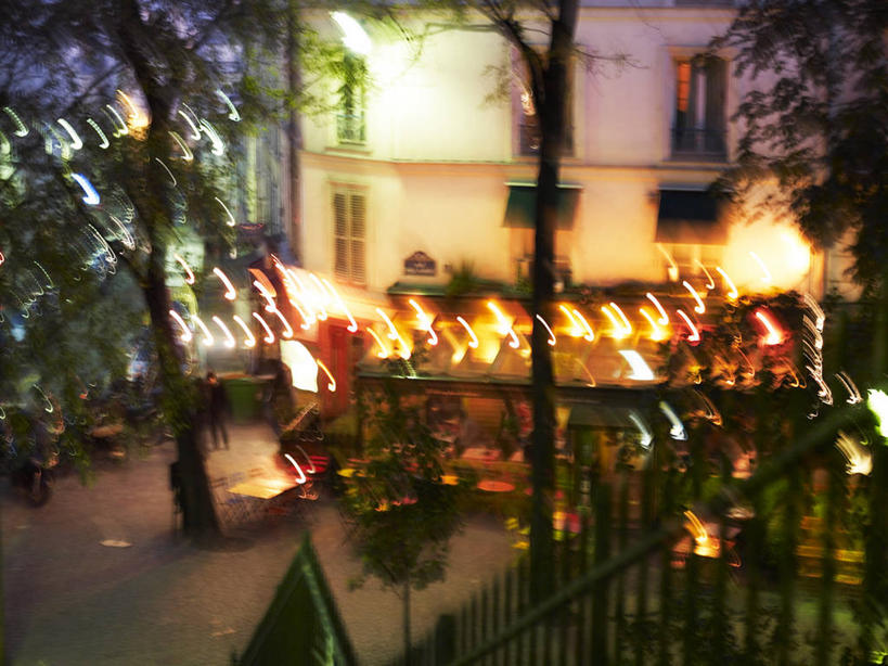 无人,家,横图,室外,夜晚,正面,度假,美景,植物,窗户,城市风光,城市,路灯,照明,法国,巴黎,欧洲,阴影,朦胧,模糊,光线,影子,房屋,墙,屋子,景观,公寓,灯光,娱乐,洋房,楼房,玻璃窗,墙壁,墙面,住宅,灯,树,树木,绿色,自然,享受,休闲,景色,放松,生长,成长,照亮,照明设备,西欧,法兰西,咖啡店,咖啡屋,法兰西共和国,蒙马特,法兰西第五共和国,蒙马特区,彩图,房子,咖啡馆