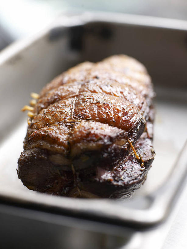 无人,竖图,俯视,室内,特写,白天,烹饪,西餐,金属制品,阴影,朦胧,模糊,反射,金属,影子,肉,料理,食品,猪肉,菜肴,美食,肉类,食物,一个,容器,碗,西式,佳肴,单个,储藏,储存,肉食,豚肉,彩图,高角度拍摄,法国菜,贮存