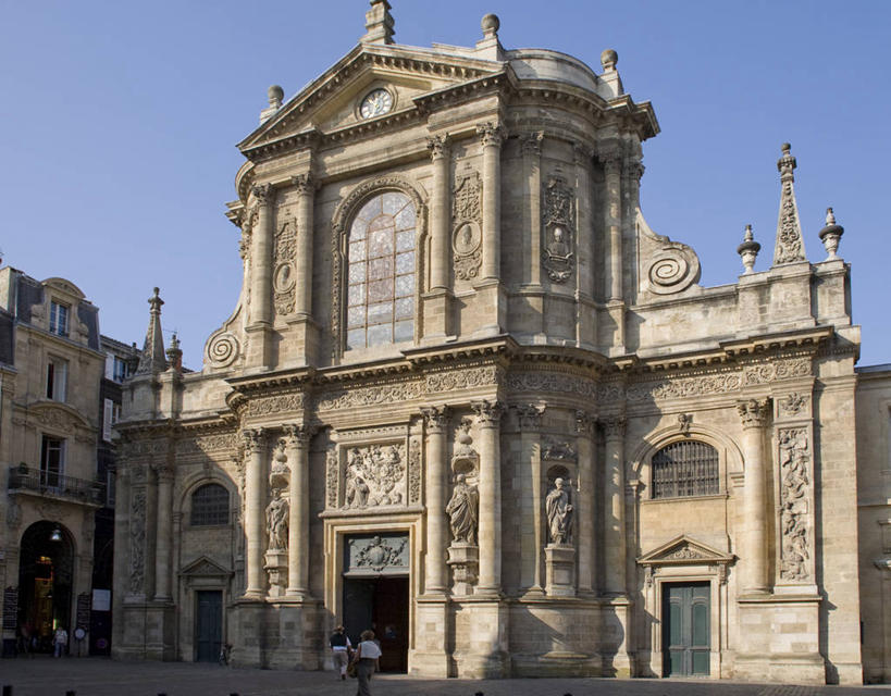 无人,教堂,横图,室外,白天,正面,旅游,度假,名胜古迹,窗户,标志建筑,地标,建筑,法国,欧洲,阴影,节日,遗迹,光线,影子,古迹,文化,文物,娱乐,建设,古建筑,玻璃窗,蓝色,蓝天,天空,阳光,天,祈祷,享受,休闲,健康,旅游胜地,放松,许愿,宗教,信仰,晴朗,纪念,祈求,西欧,法兰西,信念,古文明,万里无云,法兰西共和国,首府,波尔多,阿基坦,法兰西第五共和国,亚魁当,波尔多市,吉伦特省,阿基坦大区,吉伦特,平安,晴空,晴空万里,彩图,大教堂,礼拜堂