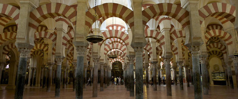 无人,栏杆,横图,室内,白天,正面,旅游,度假,名胜古迹,地板,标志建筑,地标,建筑,西班牙,欧洲,一排,阴影,节日,遗迹,整齐,并列,并排,反射,纹路,纹理,影子,拱门,围栏,地面,古迹,文化,文物,娱乐,建设,古建筑,护栏,安达卢西亚,木地板,排列,祈祷,享受,休闲,健康,旅游胜地,放松,许愿,宗教,信仰,纪念,祈求,伊斯兰教,队列,南欧,安达鲁西亚,清真寺,平行,古文明,科尔多瓦清真寺,肌理,科尔多瓦,西班牙王国,安达卢西亚自治区,科尔多瓦大清真寺,平安,彩图,科尔多瓦圣母升天主教座堂,科尔多瓦主教座堂