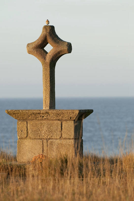 无人,站,竖图,室外,白天,正面,旅游,度假,海浪,海洋,美景,鸟,法国,欧洲,节日,鸟类,十字架,景观,浪花,文化,娱乐,一只,蓝色,蓝天,天空,自然,海水,天,祈祷,站着,享受,休闲,健康,景色,放松,许愿,宗教,信仰,晴朗,纪念,祈求,基督教,西欧,天主教,法兰西,自然风光,海景,万里无云,法兰西共和国,卢瓦尔河地区,法兰西第五共和国,卢瓦尔,卢瓦尔大区,卢瓦尔河大区,平安,大海,风浪,海,海水的波动,近岸浪,涌浪,晴空,晴空万里,站立,彩图,全身,大西洋岸卢瓦尔省,大西洋卢瓦尔省,圣纳泽尔区,勒普利盖恩