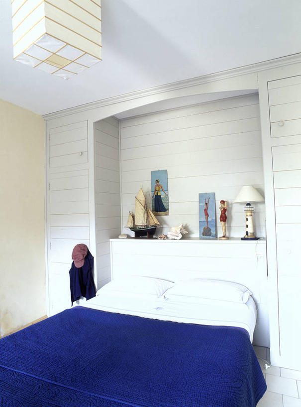 无人,宾馆,竖图,室内,白天,正面,绘画,床,台灯,天花板,卧室,酒店,照明,法国,欧洲,艺术,装饰,墙,双人床,灯光,床单,文化,被子,壁画,墙壁,墙面,灯,白色,灯具,酒家,华丽,修饰,旅社,照亮,点缀,被单,照明设备,西欧,法兰西,法兰西共和国,衬托,美观,雅致,雅观,法兰西第五共和国,普瓦图.夏朗德,普瓦图.夏朗德大区,滨海夏朗德省,画画,彩图,睡房,卧房,客店,客栈,旅店,旅馆,商旅,雷岛