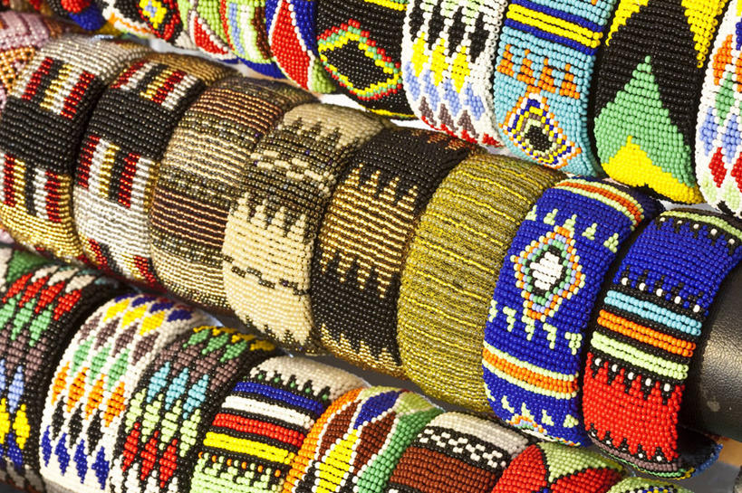 无人,横图,俯视,室外,特写,白天,静物,非洲,南非,一排,许多,阴影,整齐,并列,并排,反射,影子,很多,装饰品,排列,饰品,手链,首饰,手镯,队列,镯子,平行,阿非利加洲,南非共和国,夸祖鲁.纳塔尔省,德班,彩图,高角度拍摄