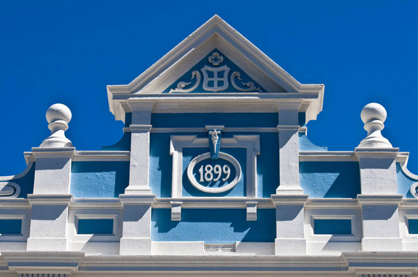 无人,家,横图,室外,白天,仰视,度假,美景,城市风光,城市,非洲,南非,阴影,光线,瓦片,影子,房屋,墙,屋檐,屋子,景观,首都,娱乐,楼房,檐,墙壁,墙面,住宅,蓝色,蓝天,天空,阳光,天,享受,休闲,景色,放松,晴朗,万里无云,开普敦,省会,阿非利加洲,立法首都,南非共和国,西开普省,福尔斯湾,晴空,晴空万里,彩图,低角度拍摄,房子