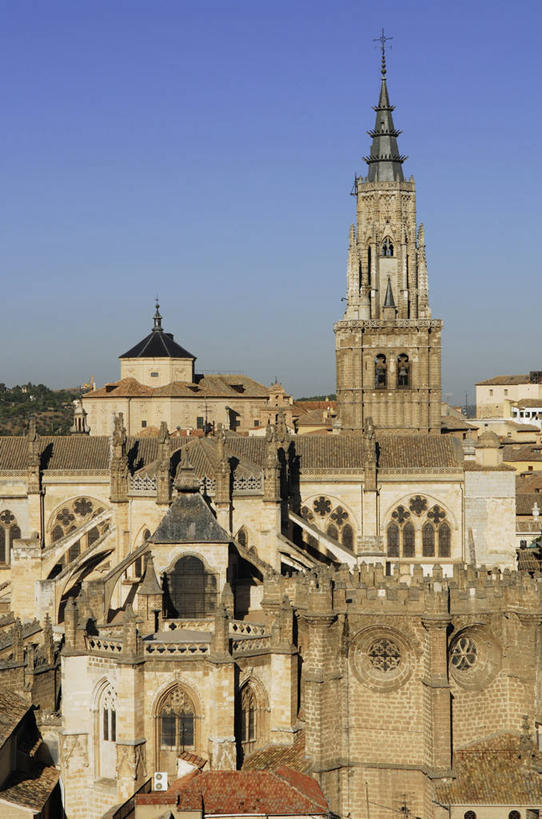 无人,家,教堂,竖图,室外,白天,正面,旅游,度假,草地,草坪,名胜古迹,植物,标志建筑,地标,建筑,西班牙,欧洲,阴影,节日,遗迹,时间,光线,时钟,影子,房屋,墙,屋顶,屋子,钟楼,计时,顶棚,古迹,文化,文物,娱乐,建设,古建筑,楼房,墙壁,墙面,住宅,草,树,树木,蓝色,绿色,灰色,蓝天,天空,阳光,自然,钟表,天,祈祷,享受,休闲,健康,表,旅游胜地,放松,许愿,宗教,信仰,生长,晴朗,成长,纪念,祈求,南欧,信念,古文明,万里无云,托莱多,西班牙王国,塔钟,卡斯蒂利亚,卡斯蒂利亚拉曼查,卡斯蒂利亚拉曼恰,拉曼查,拉曼恰,托莱多省,托莱多大教堂,平安,钟,晴空,晴空万里,彩图,房子,大教堂,礼拜堂