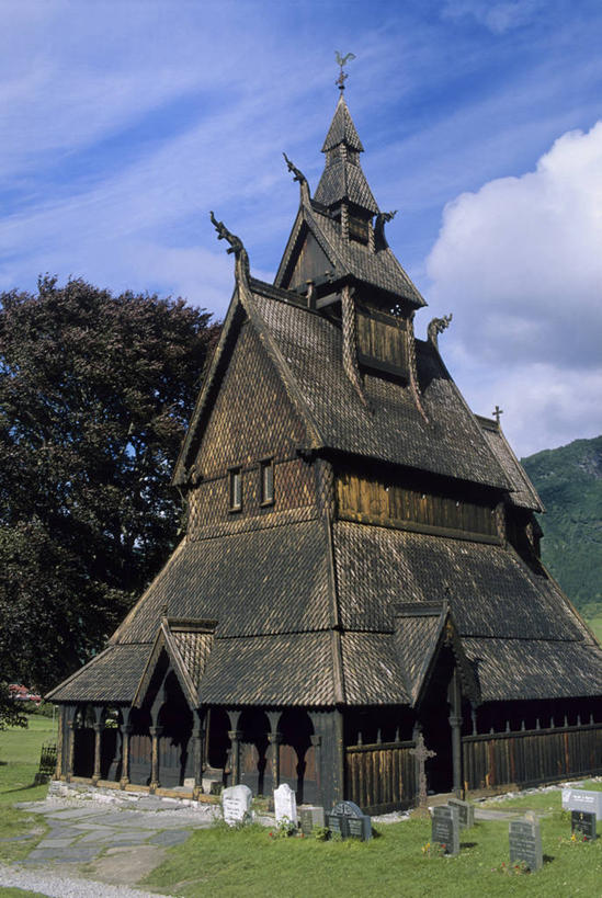 无人,教堂,竖图,室外,白天,正面,旅游,度假,草地,草坪,名胜古迹,植物,标志建筑,地标,建筑,挪威,欧洲,阴影,节日,遗迹,光线,瓦片,影子,墙,屋顶,屋檐,云,云朵,褐色,云彩,顶棚,古迹,文化,文物,娱乐,建设,古建筑,檐,墙壁,墙面,草,树,树木,蓝色,绿色,白云,蓝天,天空,阳光,自然,天,祈祷,享受,休闲,健康,旅游胜地,放松,许愿,宗教,信仰,生长,晴朗,成长,纪念,祈求,斯堪的纳维亚,北欧,斯堪的那维亚,斯堪的那维亚半岛,斯堪的纳维亚半岛,信念,古文明,挪威王国,松恩.菲尤拉讷,松恩.菲尤拉讷郡,维克,平安,晴空,彩图,大教堂,礼拜堂